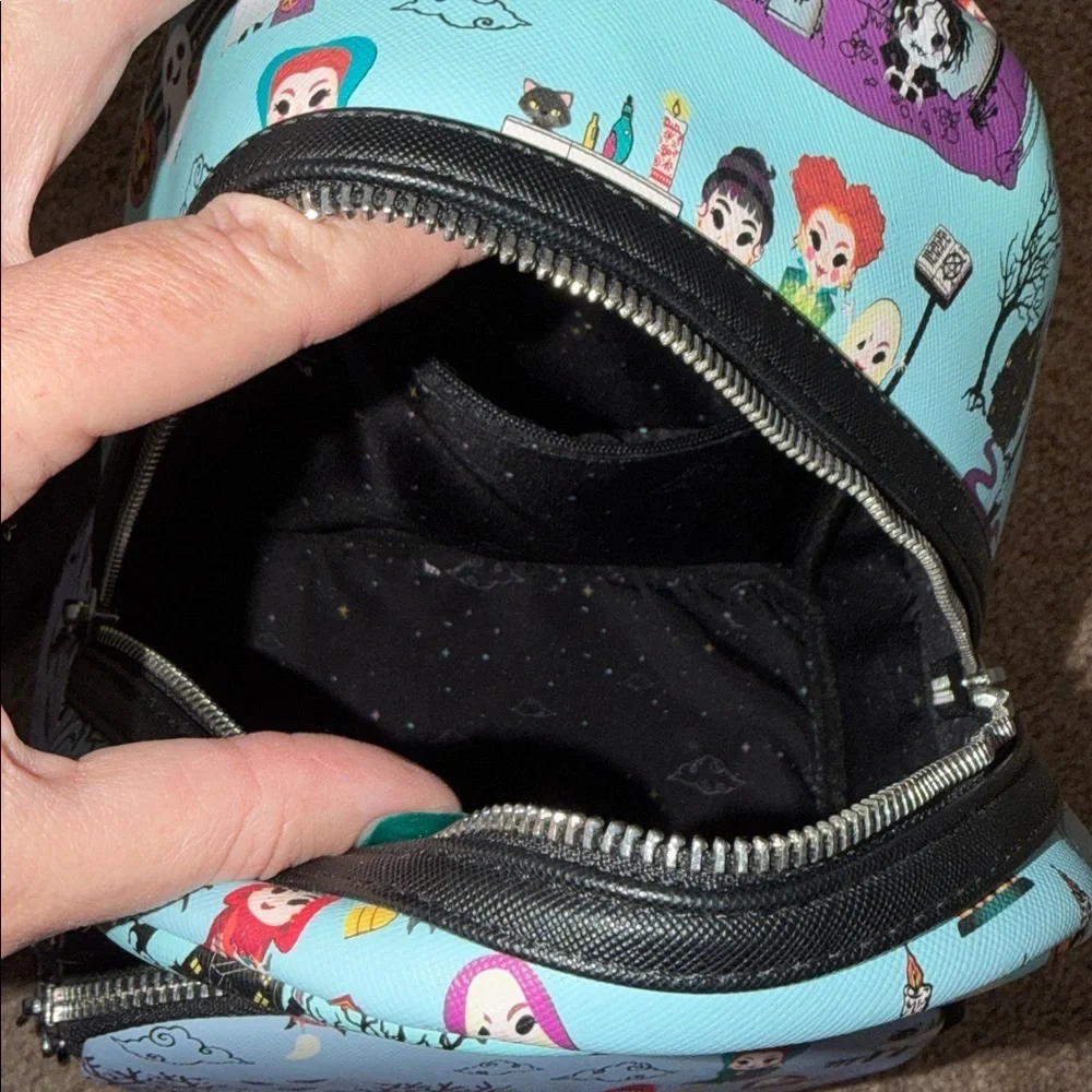 Loungefly x Hocus Pocus Mini Backpack - Picture 7 of 8